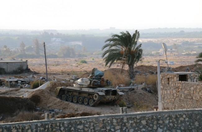 مقتل وإصابة 4 بينهم طفلان في استهداف الجيش عربة بسيناء‎