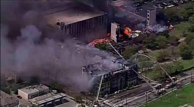 حريق ضخم في مباني متعددة الطوابق بهيوستن بأمريكا