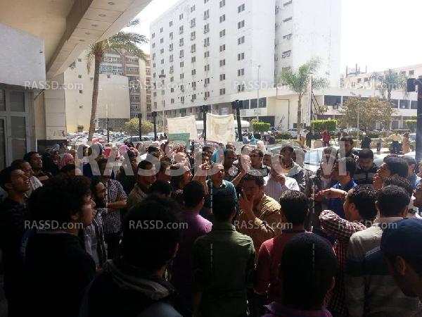 تظاهرة بالمجمع الطبي لجامعة الإسكندرية رفضًا لترشح السيسي