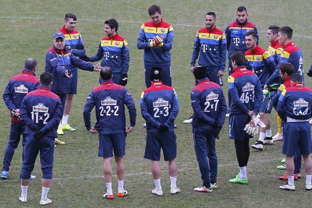 تعرف على سر القمصان الغريبة التي يرتديها لاعبو رومانيا