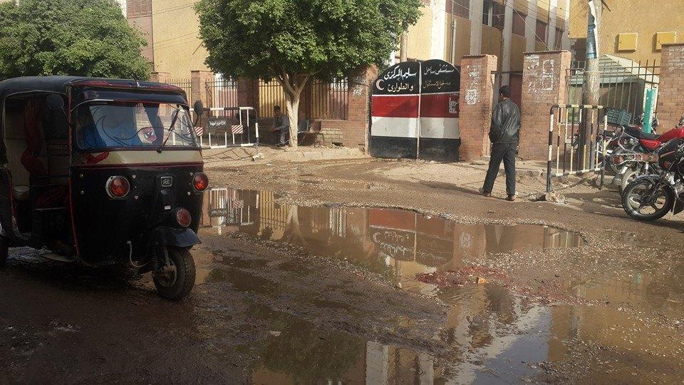 بالصور.. مستشفيات أسيوط الحكومية: “الداخل مفقود والخارج مولود”