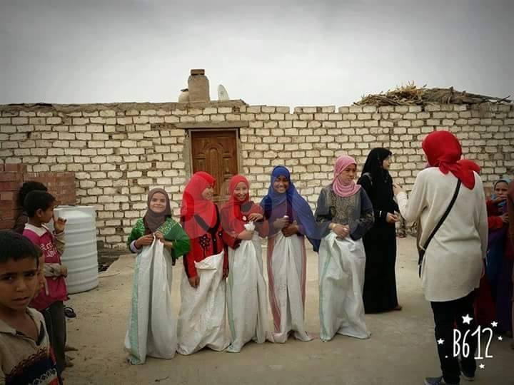 بالصور.. إعمار قرية.. قافلة خيرية لطلاب كلية الصيدلة ببني سويف