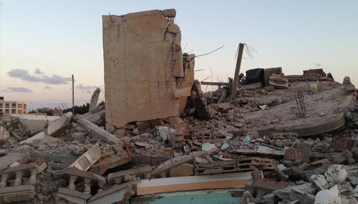 إصابة شابين بجراح خطيرة في سقوط قذيفة مدفعية على منزل برفح‎