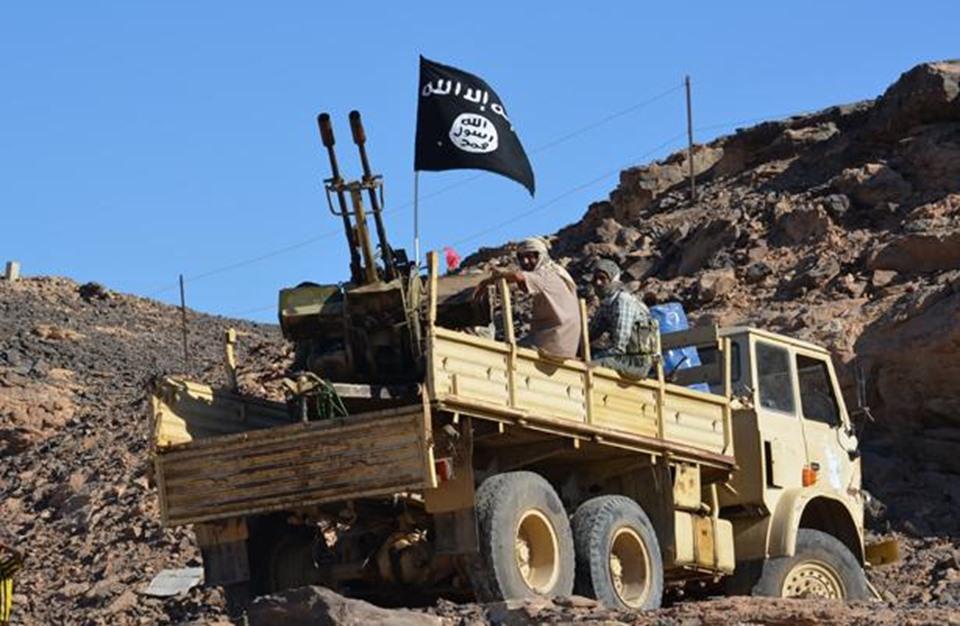 “إندبندنت”: المقاتلة الإماراتية أسقطت في اليمن بصاروخ تنظيم القاعدة