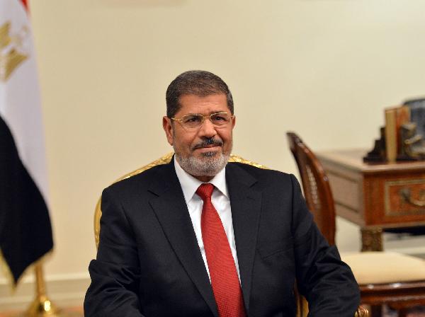 مرسي يجتمع بمساعديه لمناقشة الحكم الخاص بالنائب العام