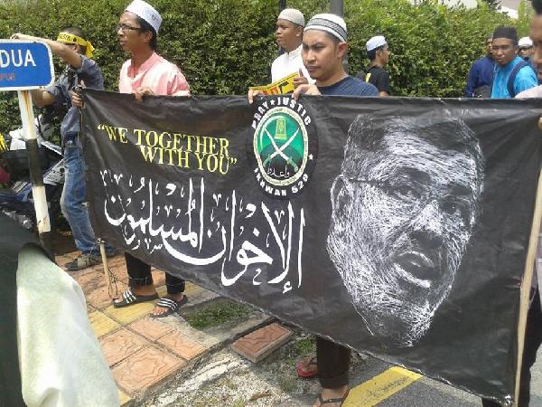 شباب ماليزيا يحتشدون في مسيرة منددة بالانقلاب