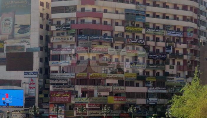 العيادات الخارجية تسلب جيوب الأسايطة.. والأهالي: “حرام عليهم”