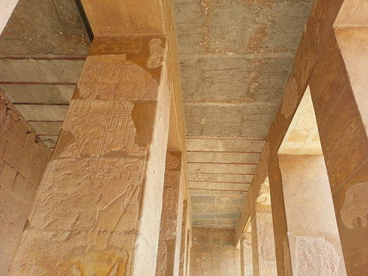 ترميم معبد حتشبسوت بالأسمنت المسلح