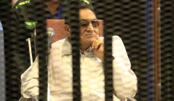 وصول مبارك ونجليه وحبيب العادلي إلى أكاديمية الشرطة للمحاكمة