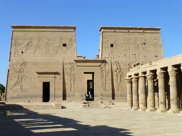 التعبئة والإحصاء: تراجع أعداد السياح القادمين لمصر بنسبة 17.9%