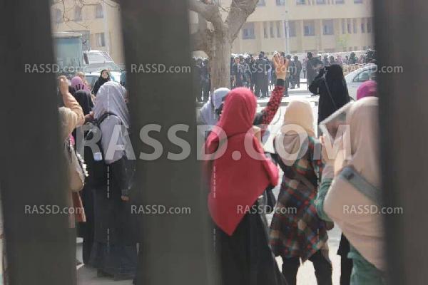 طلاب الأزهر ينتفضون عقب استشهاد طالب وإصابة العشرات بالخرطوش