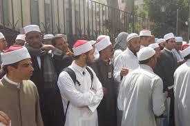 وقفة احتجاجية لخطباء المكافأة أمام البرلمان للمطالبة بالتعيين