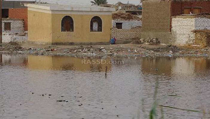 بالصور.. قرى الفيوم تتحول إلى “برك مياه” بسبب المجاري