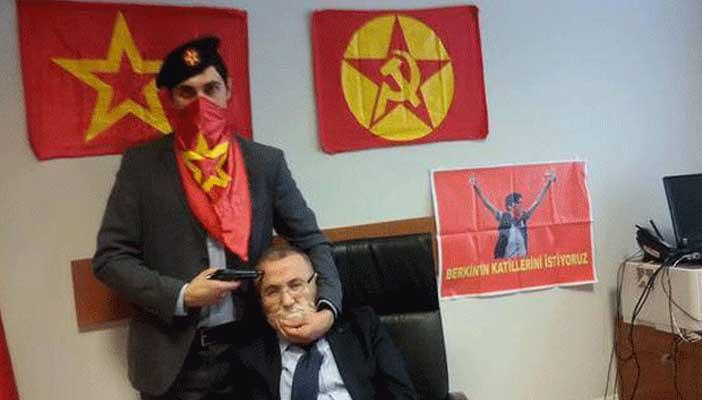 احتجاز المدعي العام التركي كرهينة في مكتبه بقصر العدل