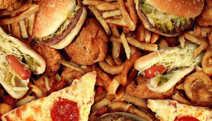 تناول الأغذية الدهنية يؤدي إلى الإصابة بالاكتئاب