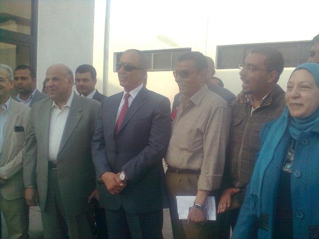 وزير المرافق يتفقد محطة الصرف الصحي بمدينة بورفؤاد