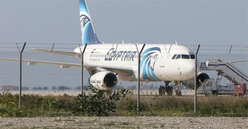 هبوط اضطراري لطائرة مصر للطيران القادمة من أبوظبي