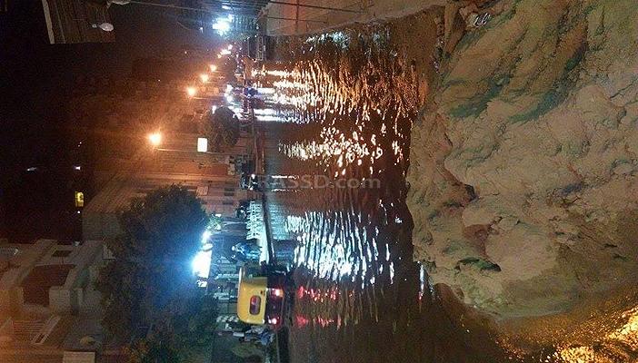 بالصور.. شوارع المندرة تغرق في بحار الصرف الصحي