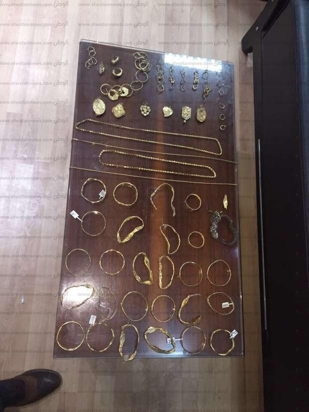 فلاح يعثر على كنز ذهبي في ترعة بالدقهلية