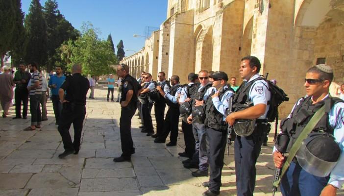 مستوطنون يقتحمون الأقصى تحت حراسة شرطة الاحتلال