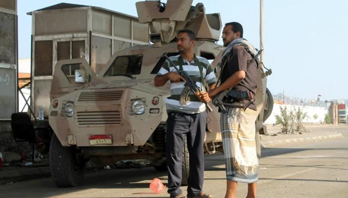 إنزال جنود لـ”عاصفة الحزم” في ميناء عدن بعد تقدم الحوثيين