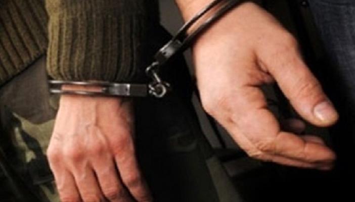 حبس ضابط شرطة لاعتدائه على مساجين