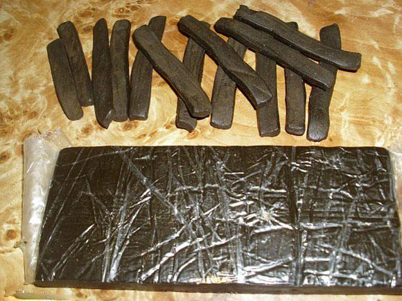 ضبط طالبي ثانوي بحوزتهما 30 قطعة حشيش بالمنيا