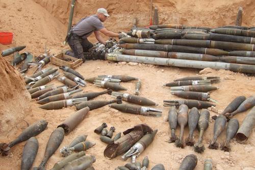 تفجير 10 أطنان من مخلفات حرب التحرير بمدينة غريان الليبية