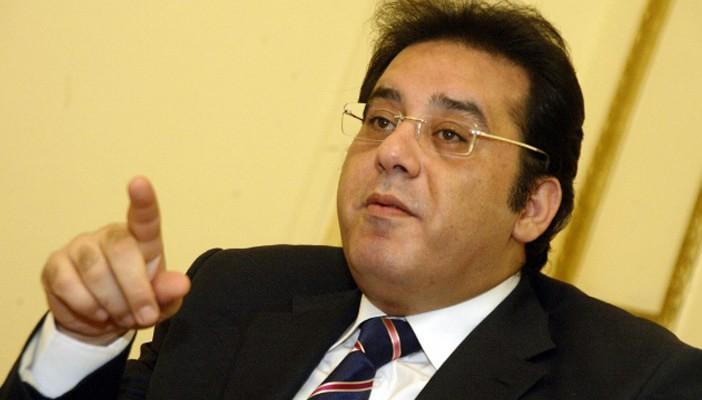 أيمن نور: “السيسي يريد نوابا يرقصون عشرة بلدي”