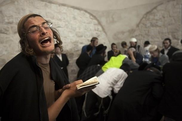 متطرفون صهاينة يقتحمون قبر “النبى يوسف” بالضفة