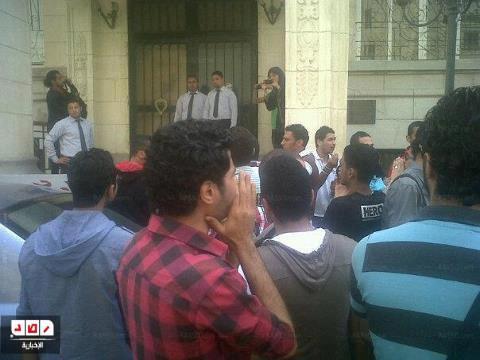 طلاب التعليم المفتوح يطالبون بمساواتهم بطلبة الكلية