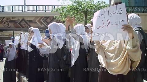 “حقي الطلابية ” تعود للتظاهربأسيوط تنديداً باعتقال الفتيات