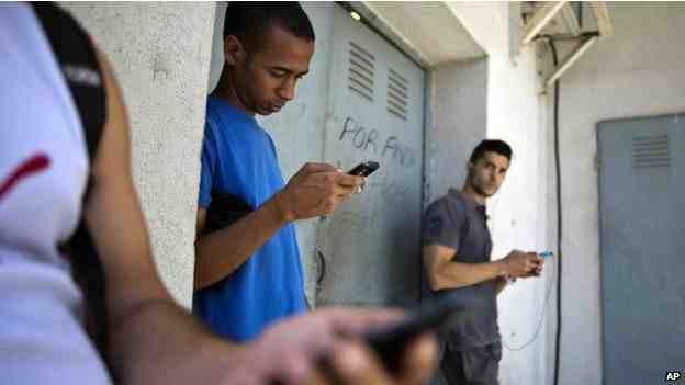 “أسوشيتد برس” : أمريكا أنشأت “تويتر” بكوبا لزعزعة استقرارها