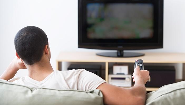 باحثون:كل ساعه تقضيها أمام التلفاز ترفع خطر إصابتك بالسكر