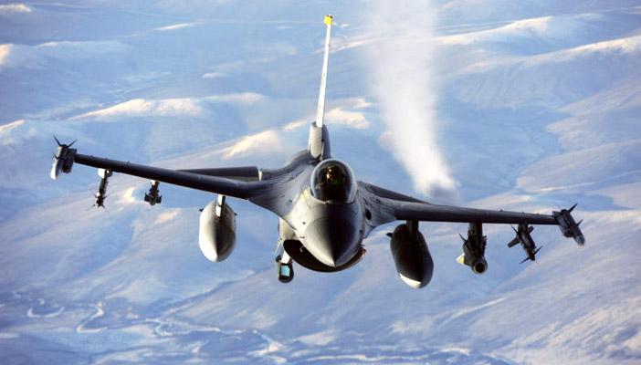 بالفيديو.. مقاتلة F-16 تحلق بدون طيار