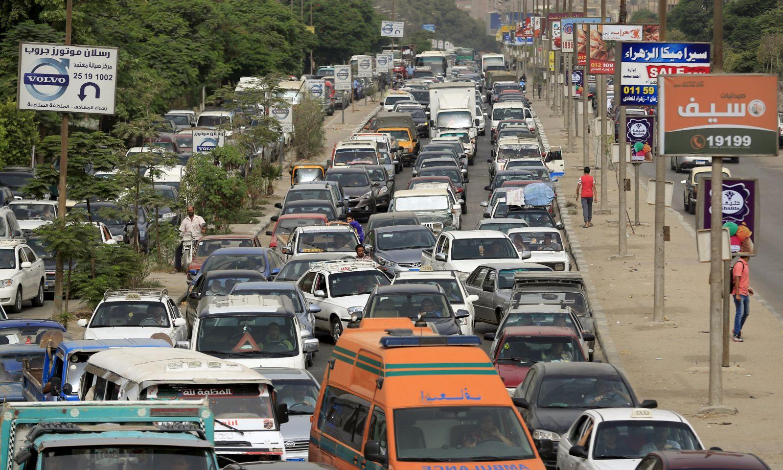 بسبب صخرة المقطم.. توقف حركة المرور في طريق صلاح سالم