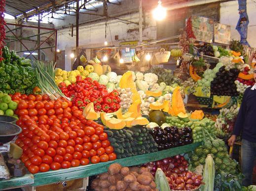 أسعار الخضراوات والفاكهة والأسماك بسوق العبور