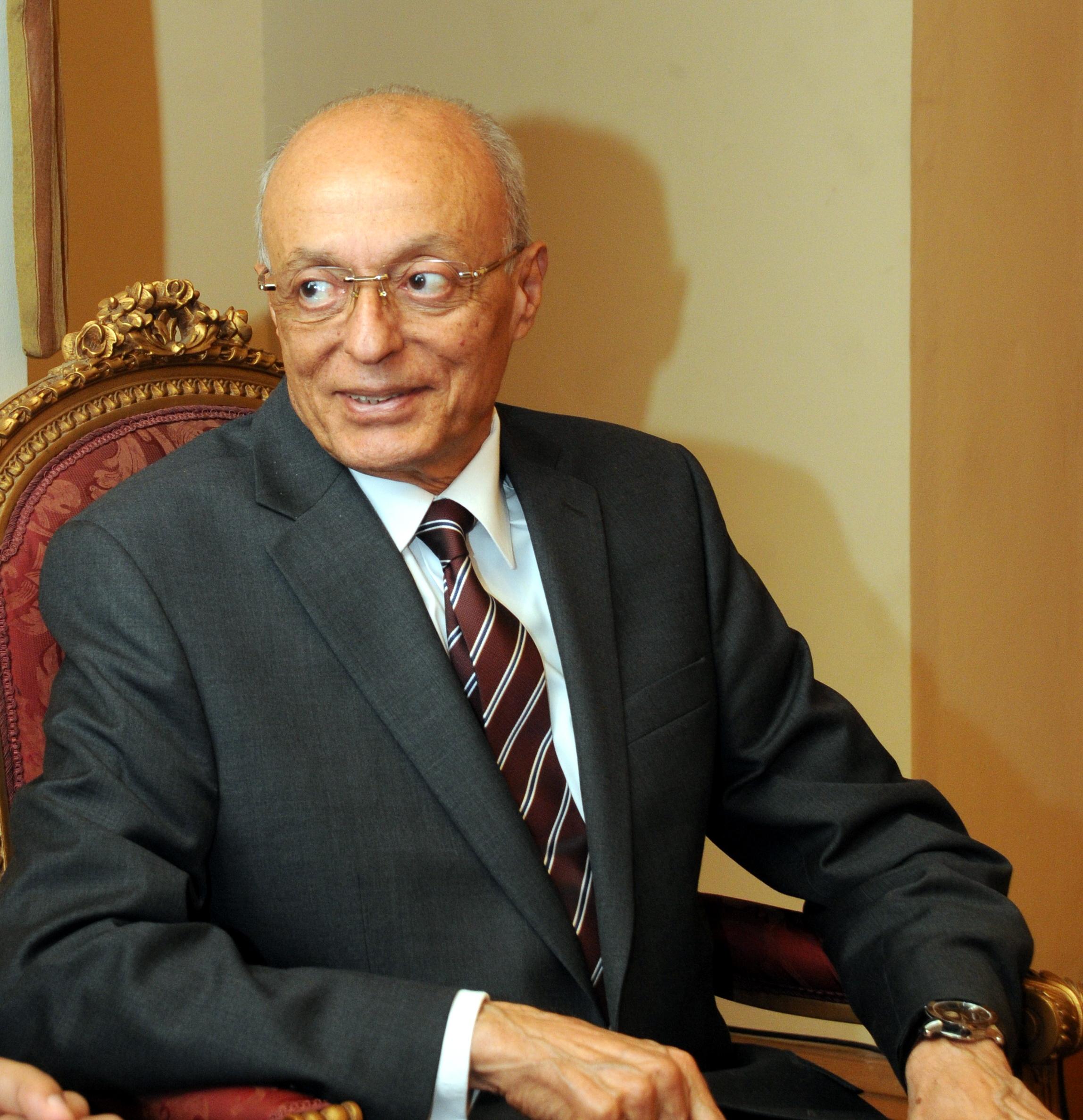 بالصور.. تشييع جثمان “سيف اليزل” وسط وجود أمني مكثف