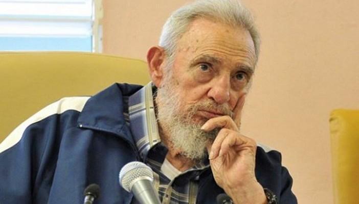 الزعيم الكوبي فيدل كاسترو يظهر للمرة الأولى منذ 14 شهرًا