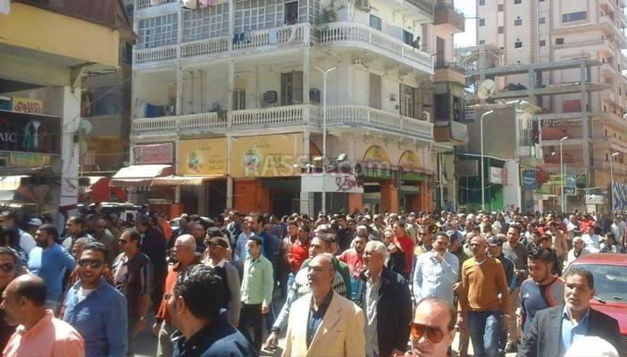 بالصور.. مسيرة حاشدة لتجار بورسعيد احتجاجا على الأوضاع الاقتصادية