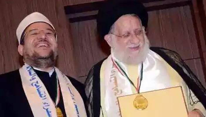 بالصور.. وزير الأوقاف يمنح مرجعا شيعيا بالكويت قلادة سفير السلام