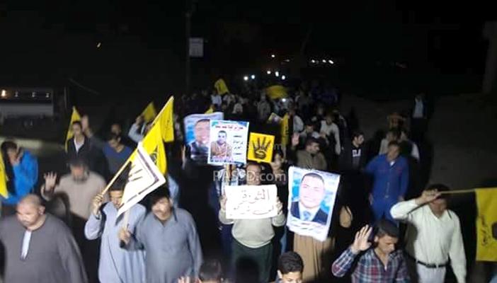 محافظات مصر تندد بتدني مستوى المعيشة في مسيرات ليلية