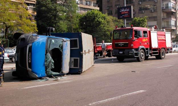 إصابة 21 مجندا في انقلاب لوري بطريق “أسيوط – الخارجة”