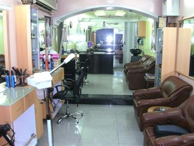 رئيس وحدة محلية بالشرقية يطلب إعفاءه من منصبه ليتفرغ لصالون حلاقته