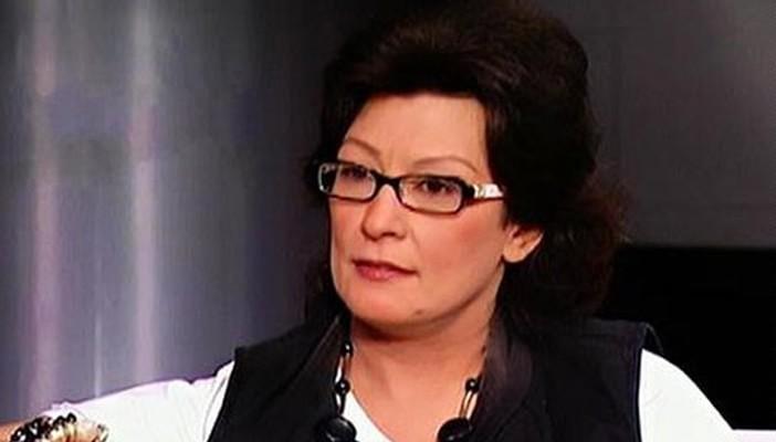 سماح أنور تقترح فتح باب الهجرة مجانا على نفقة الدولة