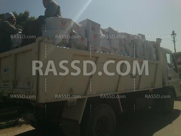 قادة الانقلاب يبدأون في دعم السيسي بتوزيع المواد الغذائية