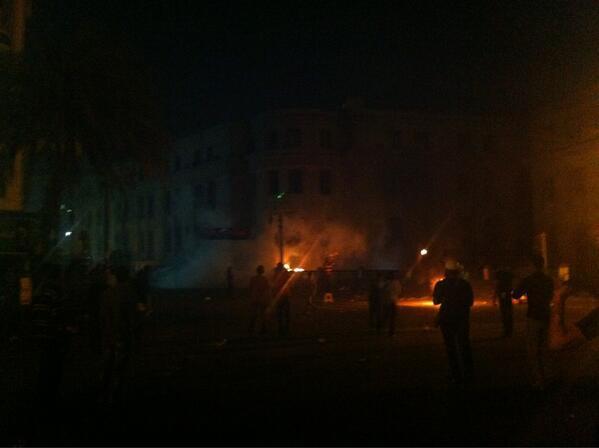 اشتعال النيران بجراج دار القضاء ووصول مدرعات الأمن المركزي