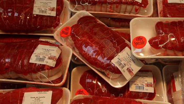 زيتون مصبوغ ولحم قردة.. قضايا فساد غذائية تجتاح العالم