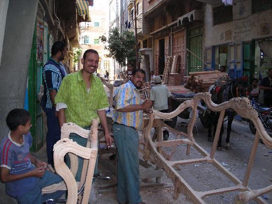 وقفة احتجاجية للنجارين وأصحاب الورش الصغيرة بدمياط