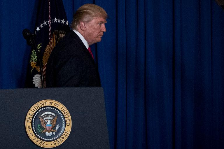 من أيد ومن عارض ضربة ترامب الجوية في الإدارة الأميركية؟